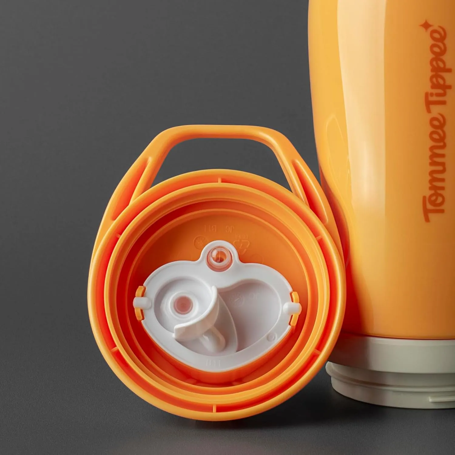 Tommee Tippee Insulated Sporty Bottle, 9oz, No Spill Toddler Water Bottle For 12 months  , Two-Piece Valve Helps Stop Spills, Pack of 2, Light Blue and Orange